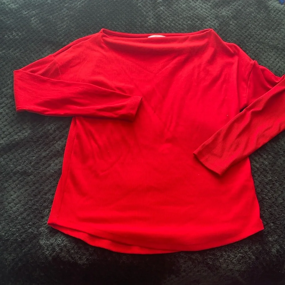 Red top - Picture 1 of 4